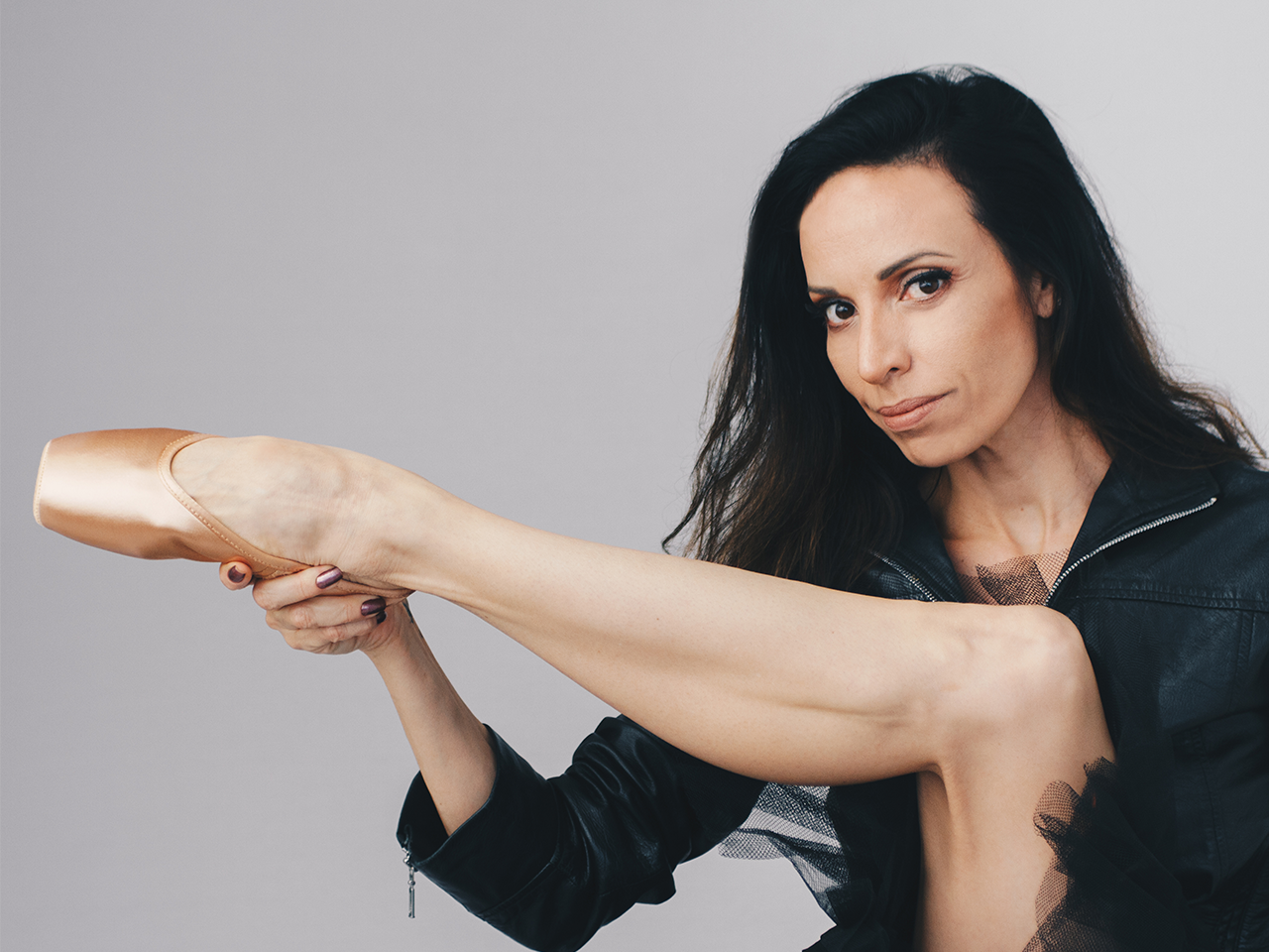 Claudia Mota - 'Ballet Barre Class'